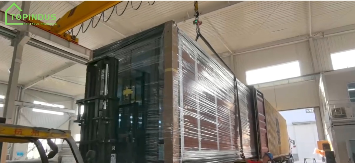 การโหลดและขนส่งตู้คอนเทนเนอร์ปีกคู่บน Topindus